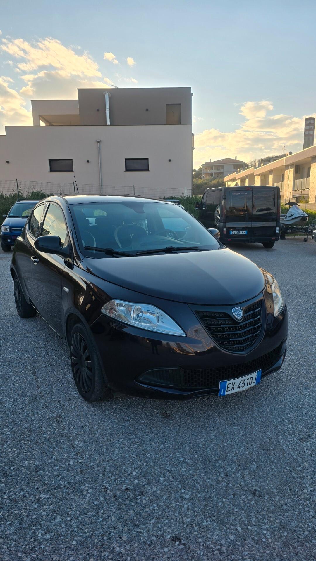 Lancia Ypsilon 1.2 69 CV 5 porte S&S Silver