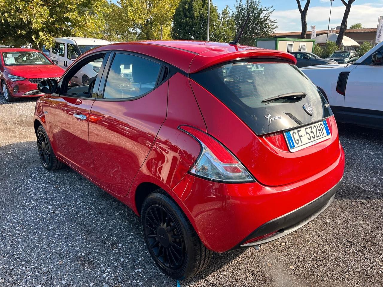 Lancia Ypsilon 1.0 FireFly 5 porte S&S Hybrid Ecochic Silver