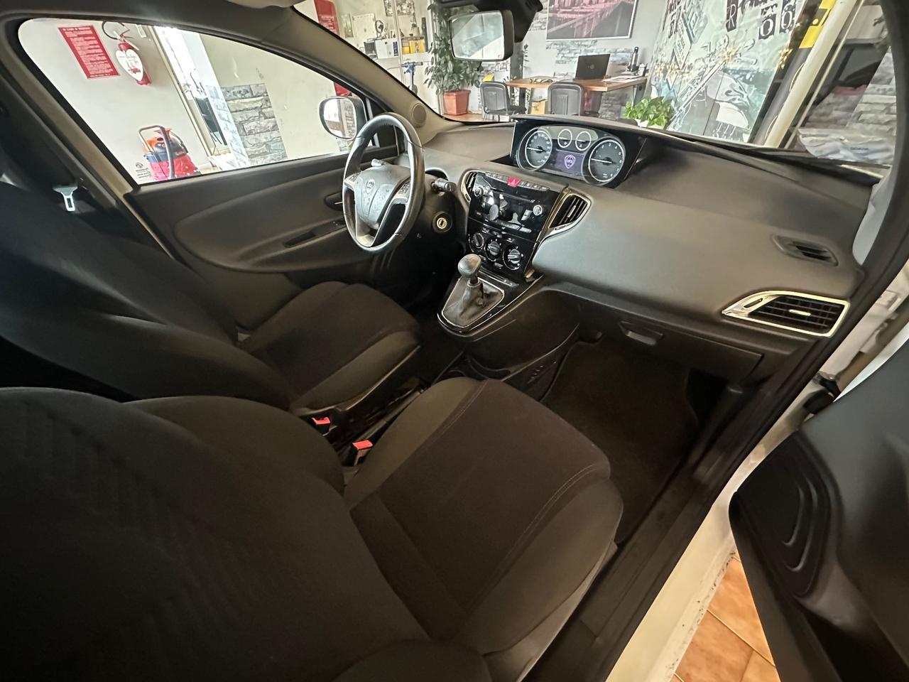 Lancia Ypsilon 0.9benz. Cambio automatico Gold