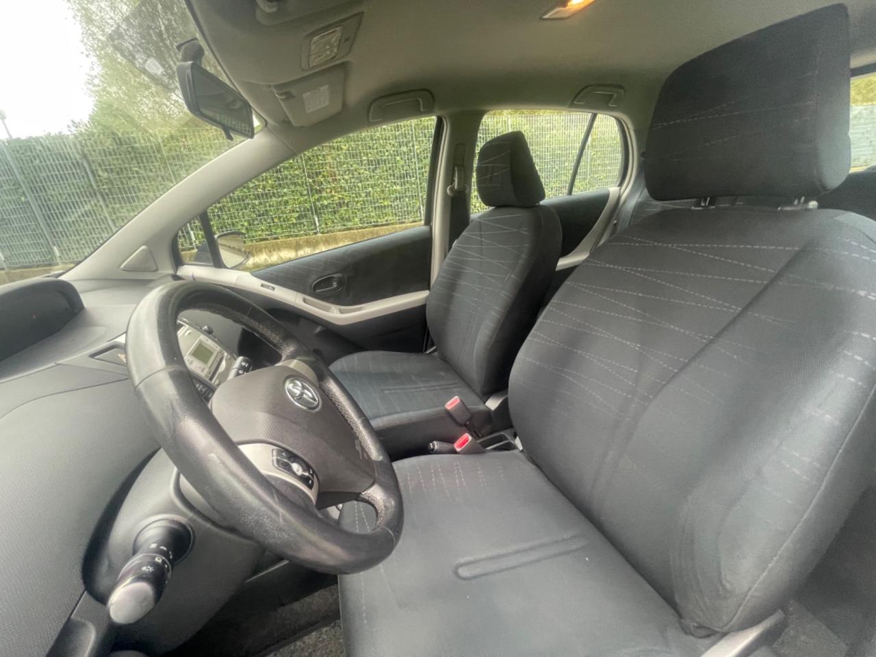 Toyota Yaris 1.0 5 porte