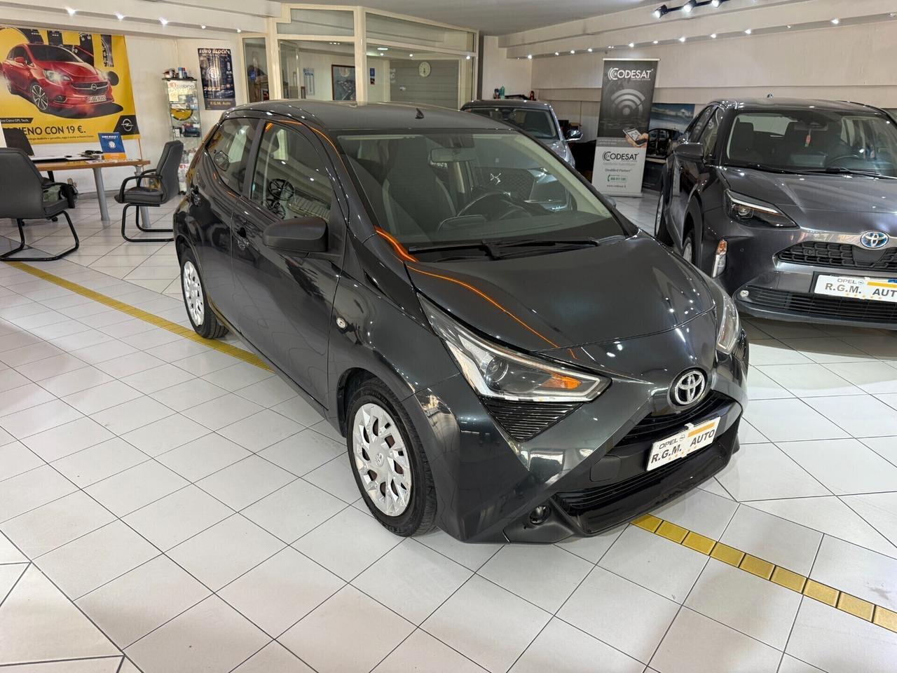Toyota Aygo 1.0 VVT-i 72 CV 5 porte x-play MMT