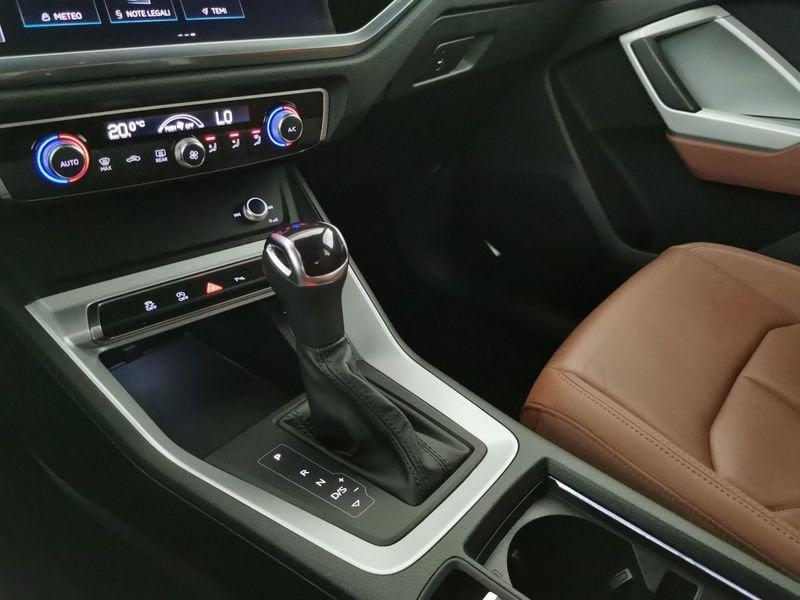 Audi Q3 40 2.0 tfsi Identity Black quattro s-tronic