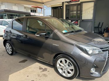 Toyota Yaris 1.5 Hybrid 5 porte by Glamour