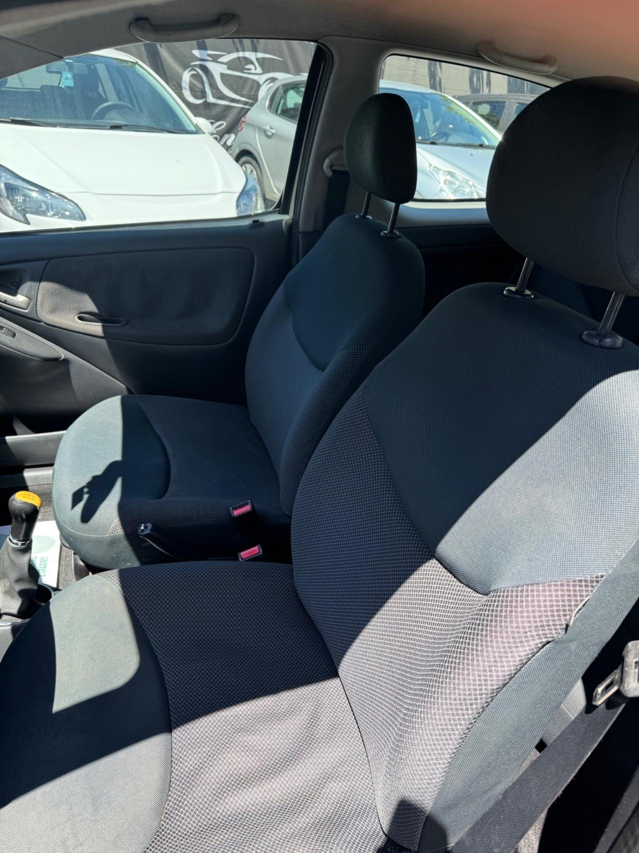 Toyota Yaris 1.4 tdi D-4D cat 3 porte Sol