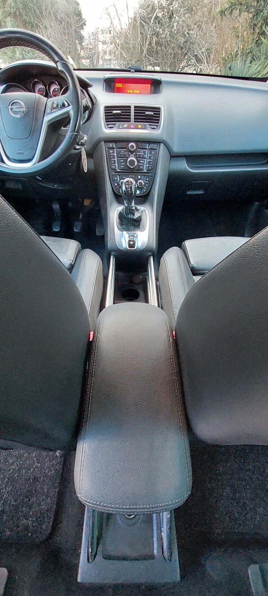 MERIVA 1,3 DIESEL 75 CV COSMO PELLE SEDILI RISCALDABILI SENSORI TELEFONOLEGA IMPECCABILE