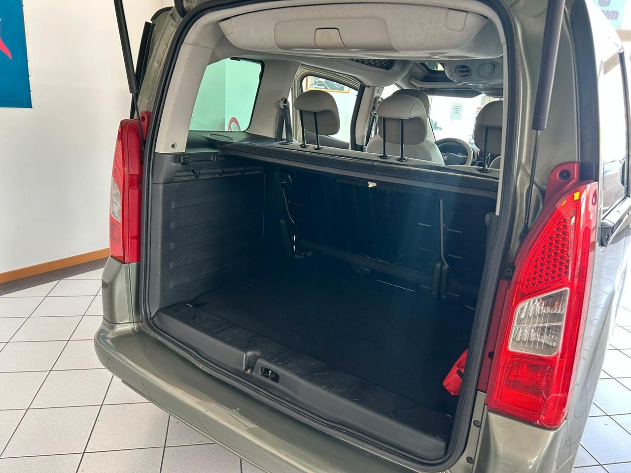 Peugeot Partner Tepee 1.6HDi x neopatentati 2011