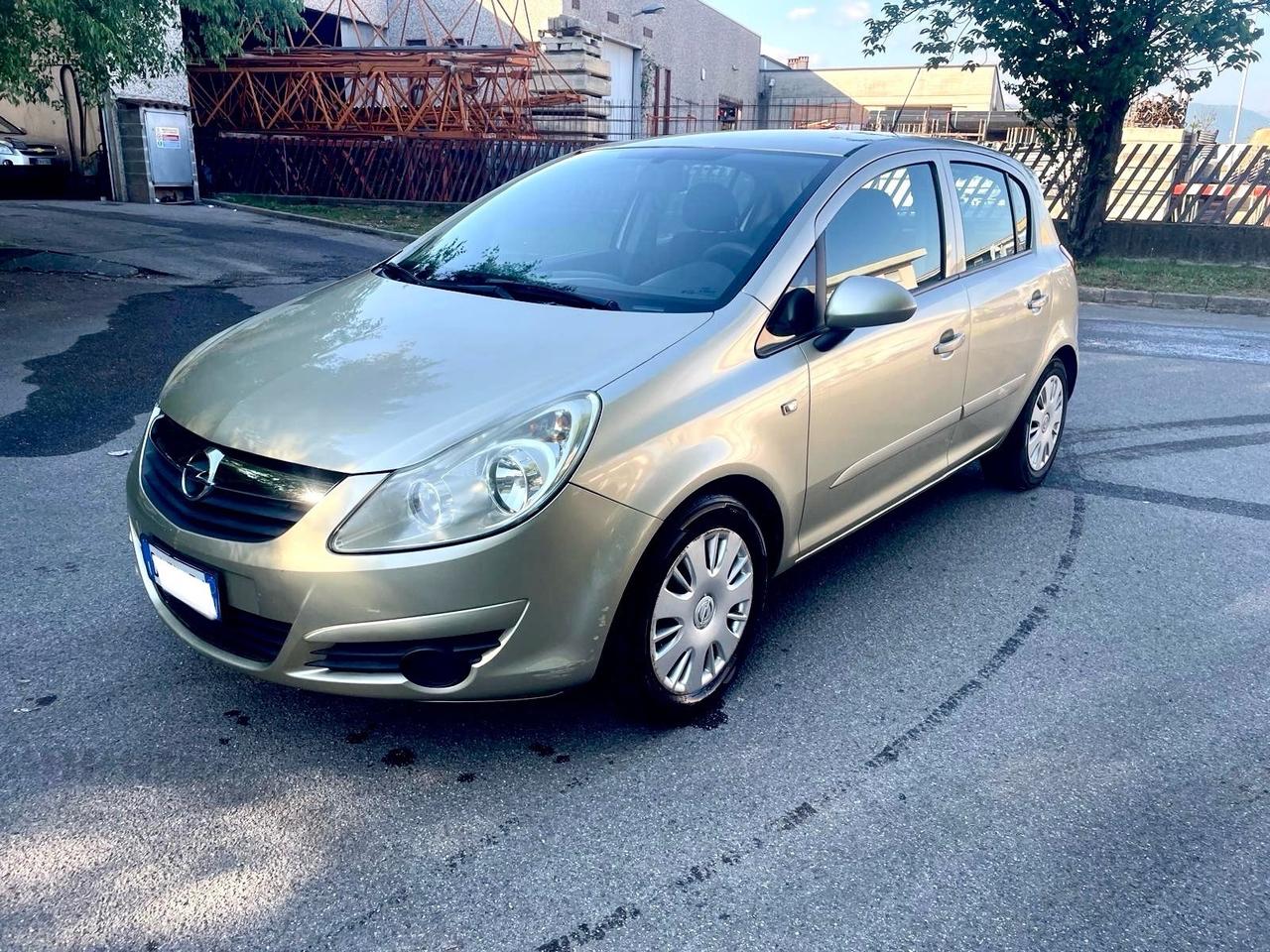 Opel Corsa 1.2 5 porte Cosmo per Neopatentati