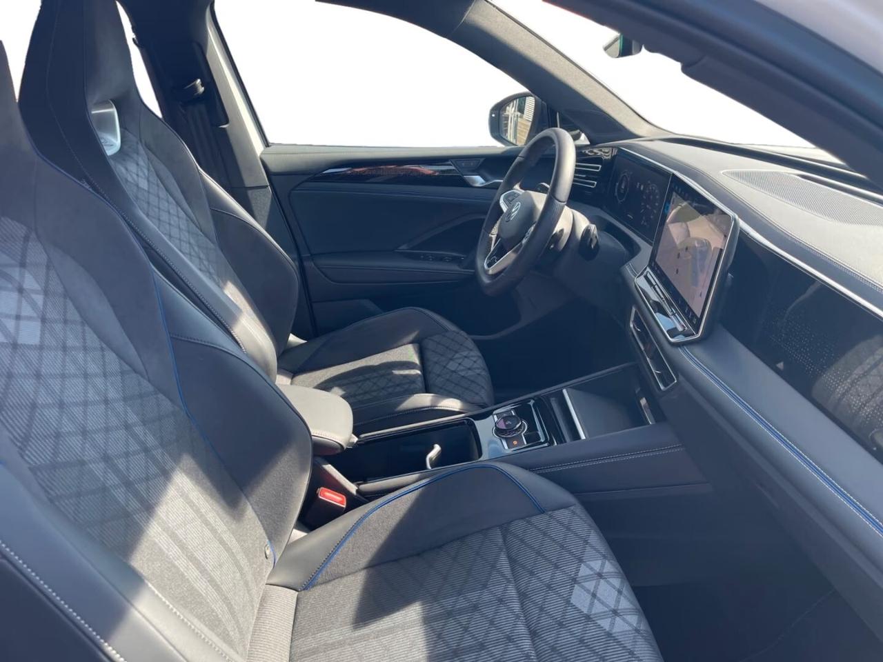 VOLKSWAGEN*TIGUAN*R-LINE*2.0*TDI*150CV*DSG*MATRIX*NAVI*KAMERA*360°*APP*19"*
