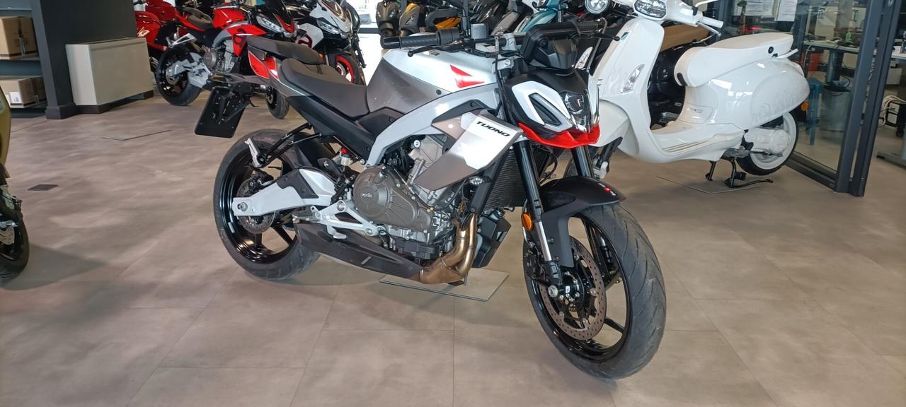 Aprilia Tuono 457