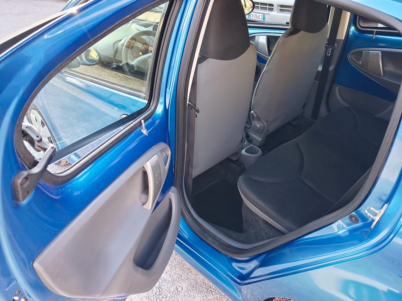 Toyota Aygo 1.0 12V VVT-i 5 porte Now 2011