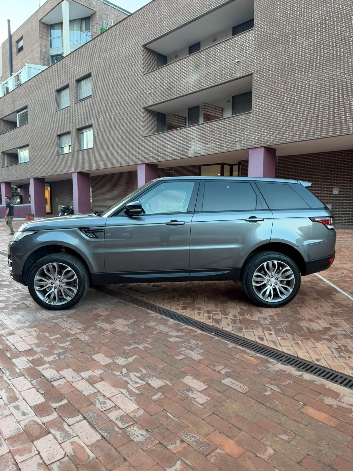 Land Rover Range Sport 3000 TDV6 HSE R DYNAMIC