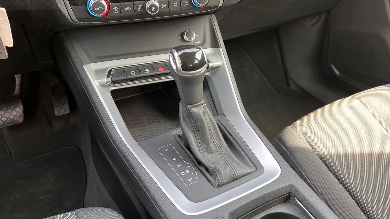 Audi Q3 2.0 TDI 150 CV S tronic line Edition