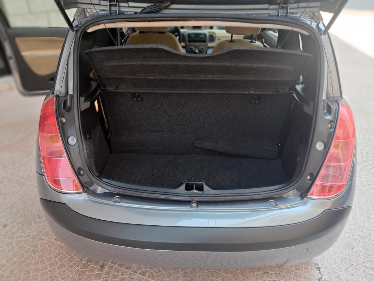LANCIA YPSILON 1.2-NEOPATENTATI-Euro3199