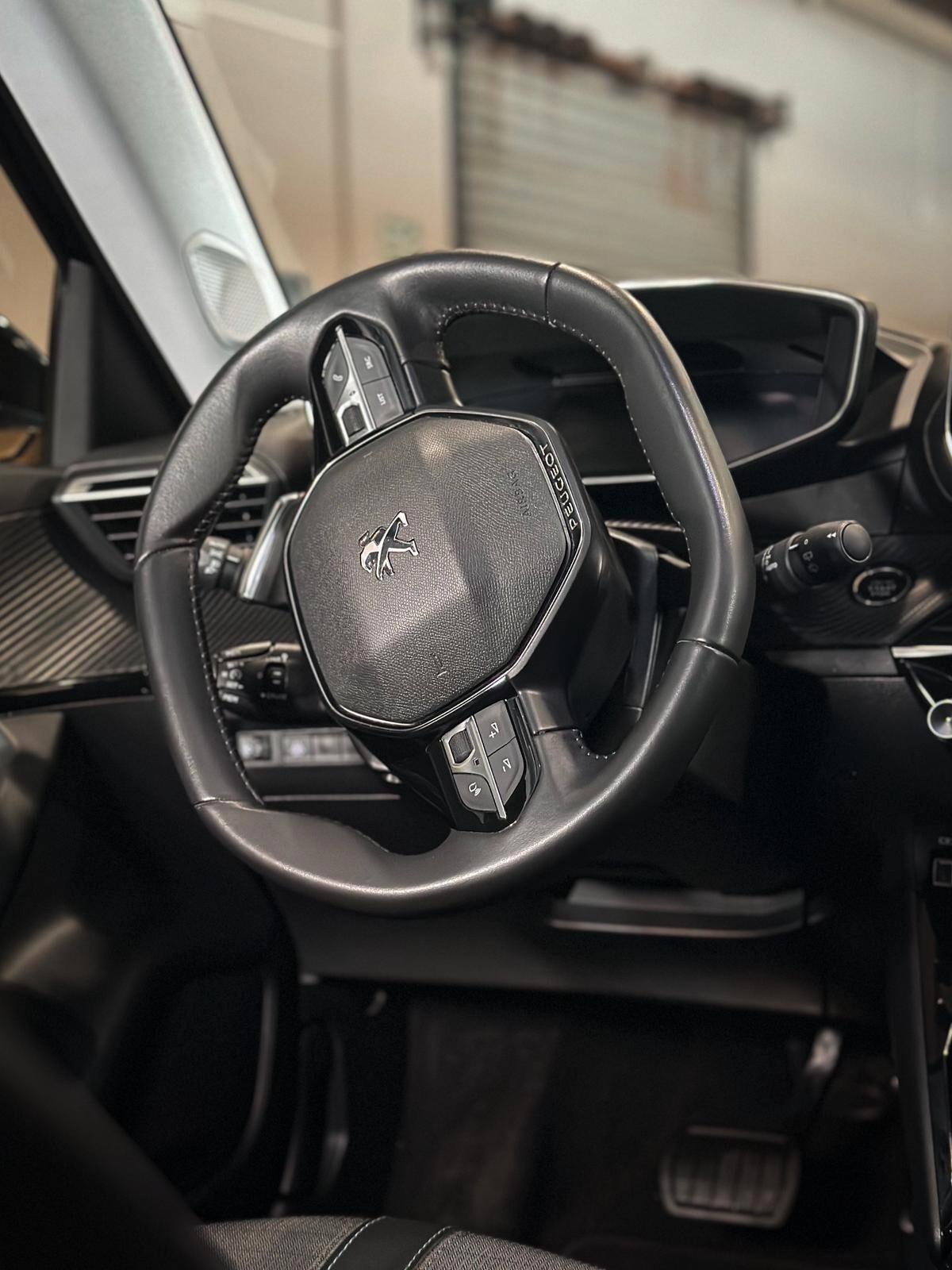 Peugeot 2008 BlueHDi 130 S&S EAT8 Allure