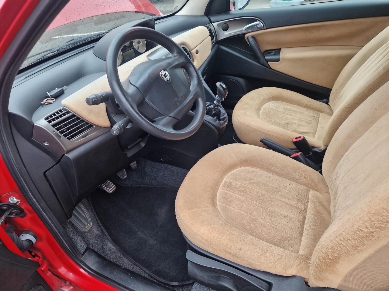 Lancia Ypsilon 1.4 16V Platino