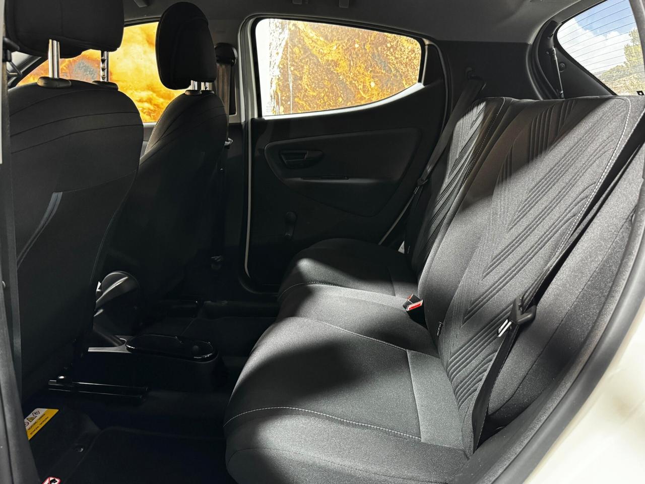 Lancia Ypsilon 1.0 FireFly 5 porte S&S Hybrid Gold