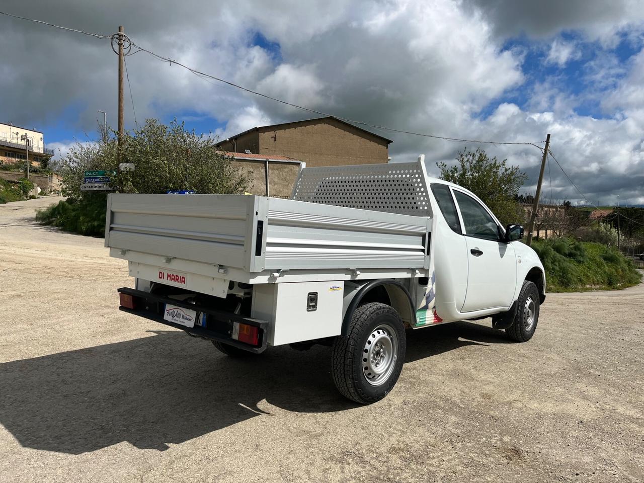 Mitsubishi L200 2.5 4x4 Cassone fisso