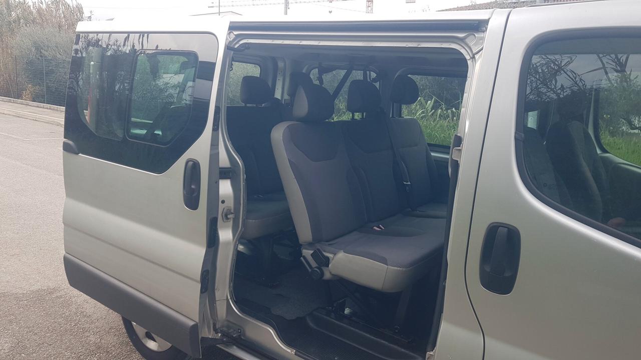 Opel Vivaro 9 posti
