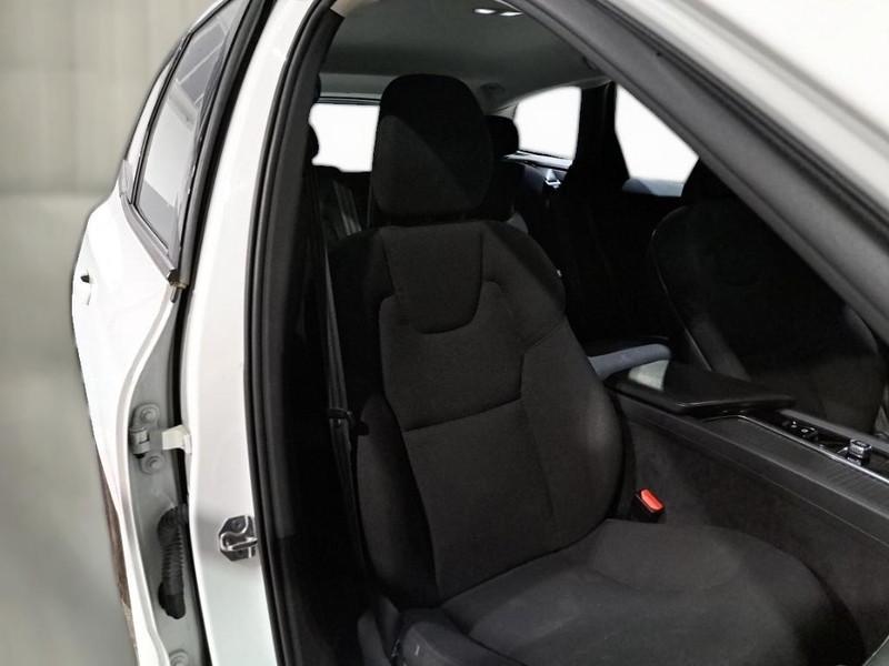 VOLVO XC60 B4 AUTOMATICO MOMENTUM SUV