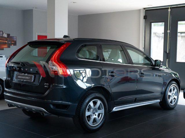 VOLVO XC60 2.4 d3 Momentum AWD 163 CV Geartronic