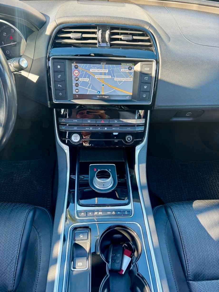 JAGUAR XE 2.0 D aut. Portfolio 180 CV