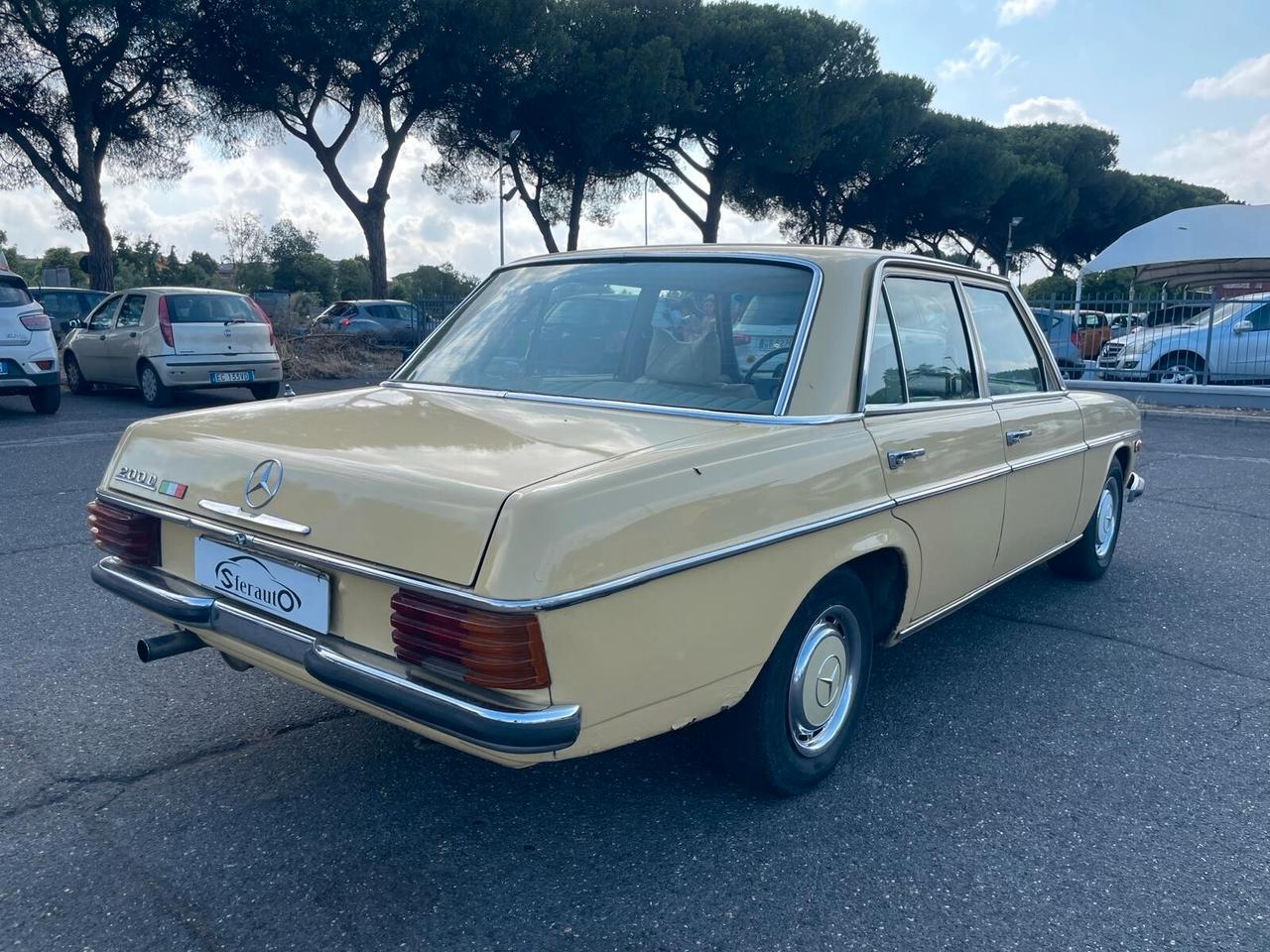 Mercedes-benz 210/310 MERCEDES W115/8 200D