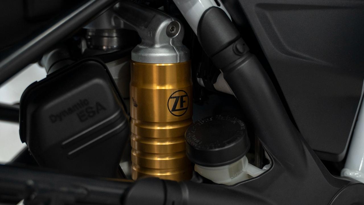 BMW R 1250 GS ADVENTURE RALLYE PACK LUCI AKRAPOVIC CRUISE RISCALDAMENTO MANOPOLE + BORSE RIGIDE