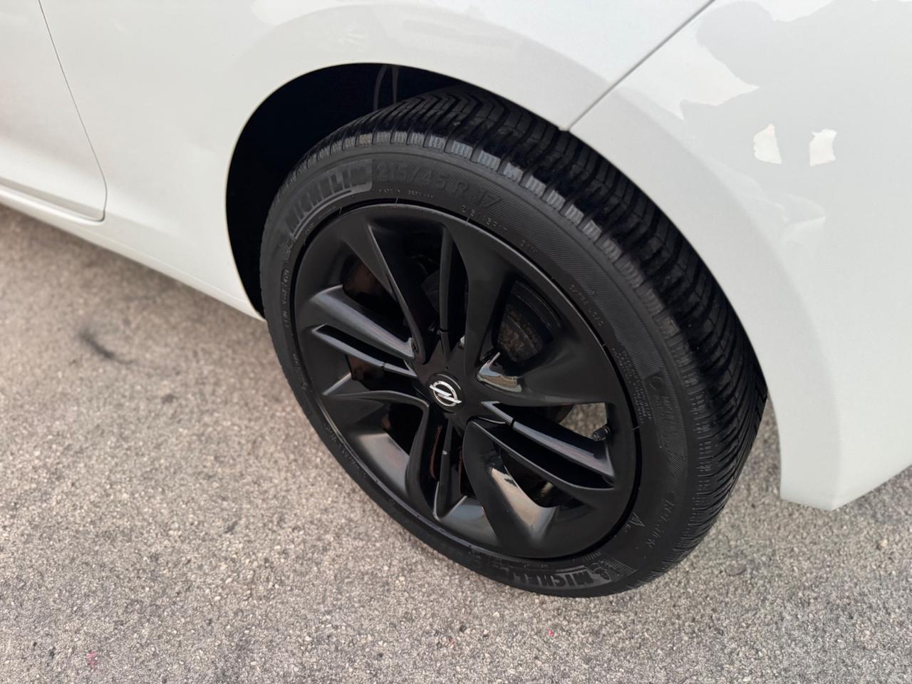 Opel Adam 1.4 GPL Tech Glam b-color