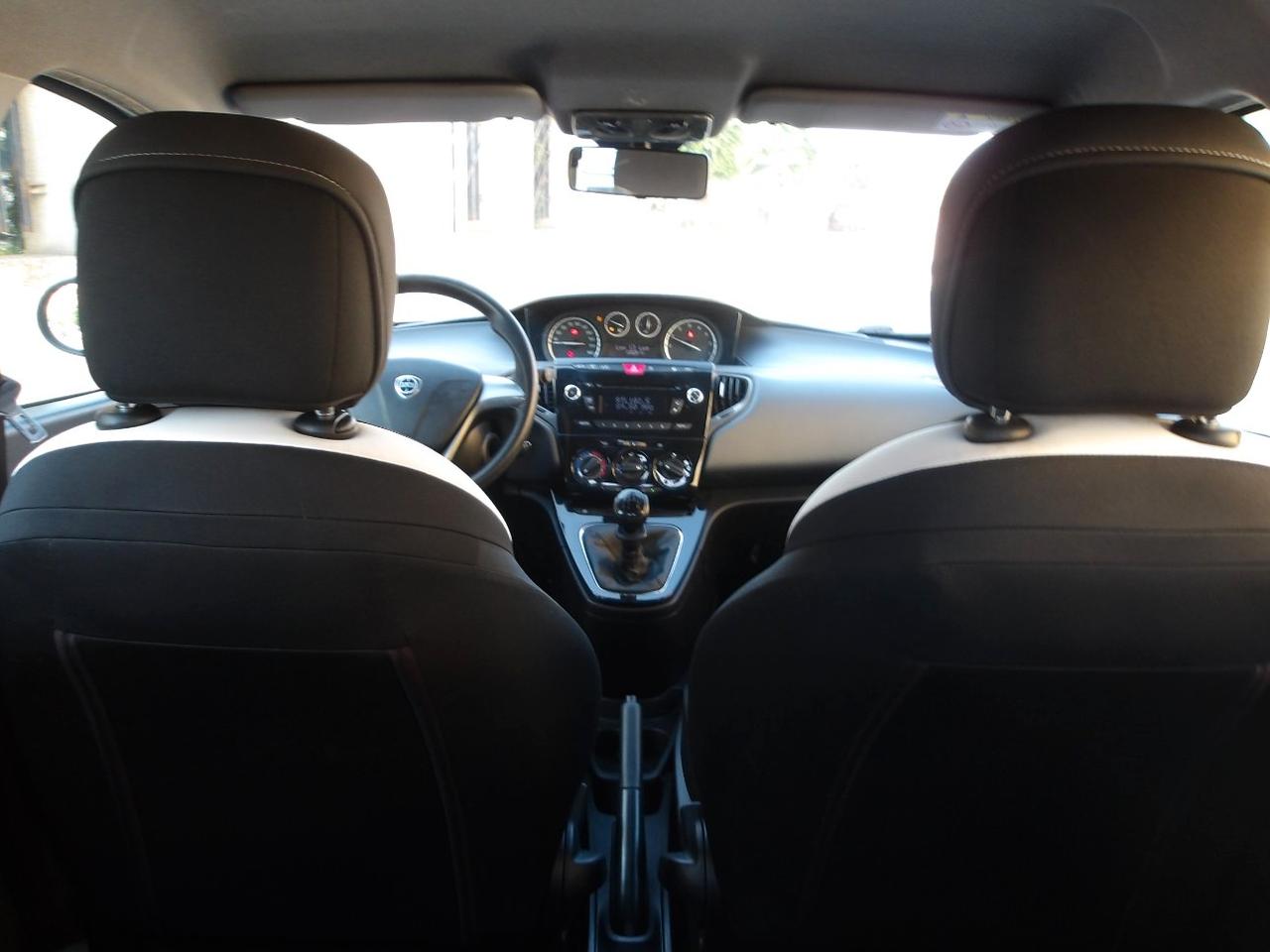 Lancia Ypsilon 5 Porte Ypsilon 1.2 8v Silver c/clima 69cv