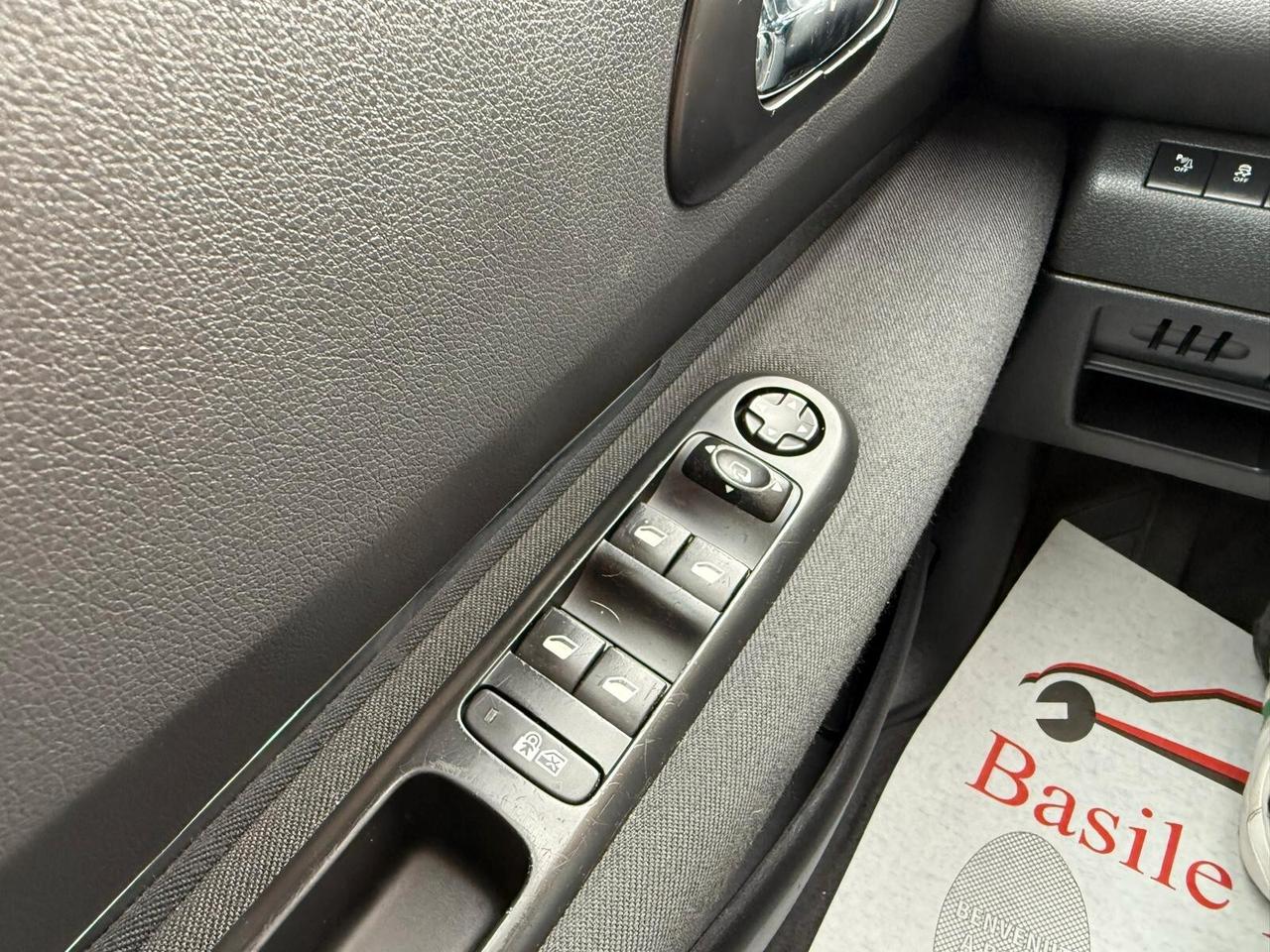 Peugeot 5008 1.6 HDi 115CV Business