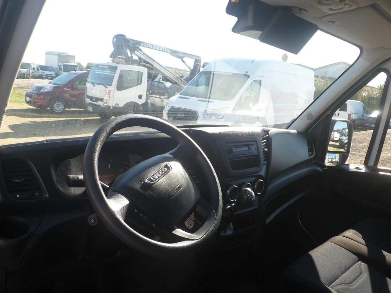 Iveco Daily 35c16 furgonatura con pedana