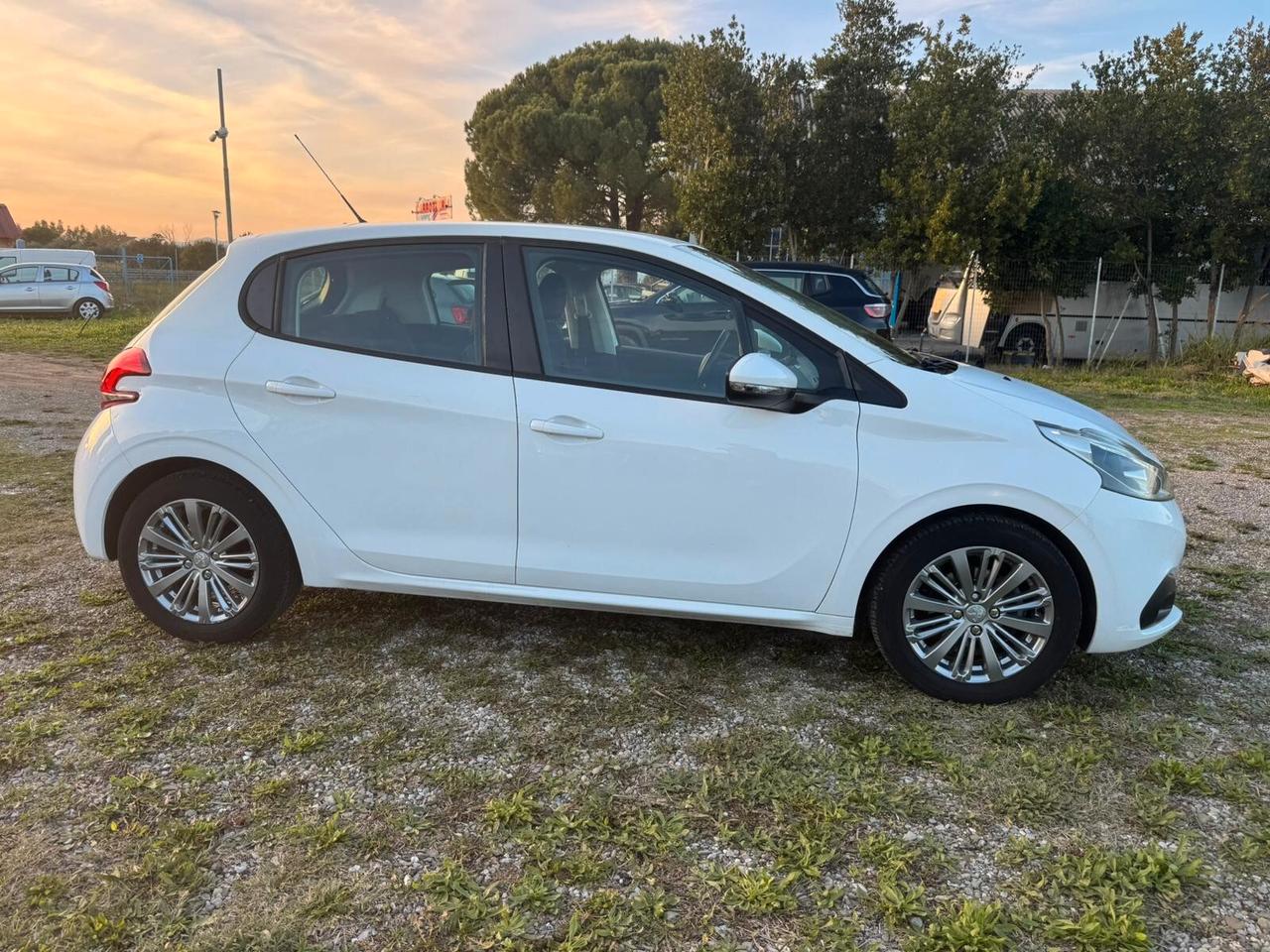Peugeot 208 1.2 del 2016 5 porte SOLO 121.000 KM