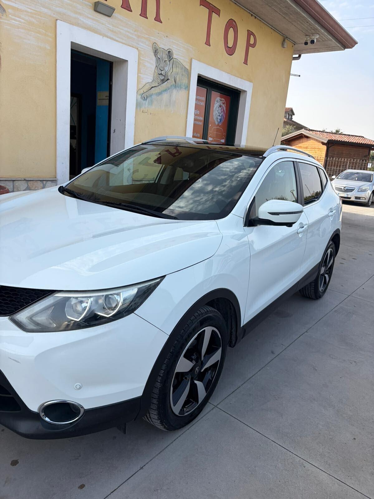 Nissan Qashqai 1.5 dCi tetto in vetro navigazione full