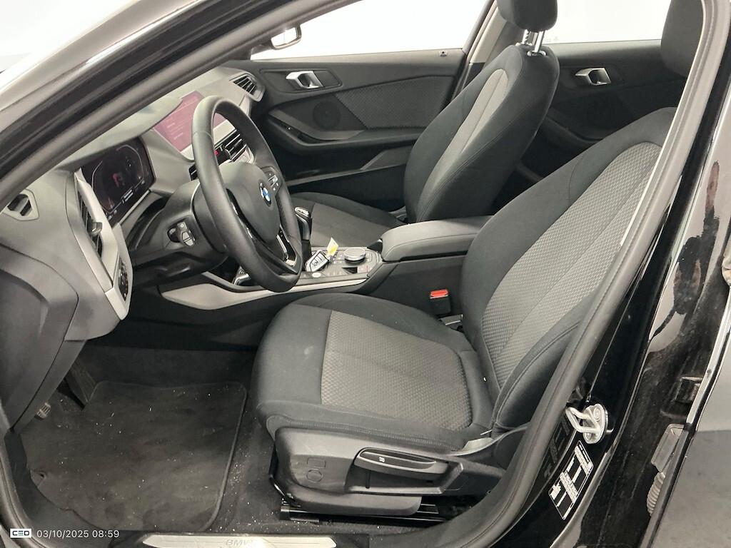 Bmw 116 116D 6M BUSINESS ADVANTAGE ( FARI LED - COCKPIT PDC NAVI MIRROR CRUISE )