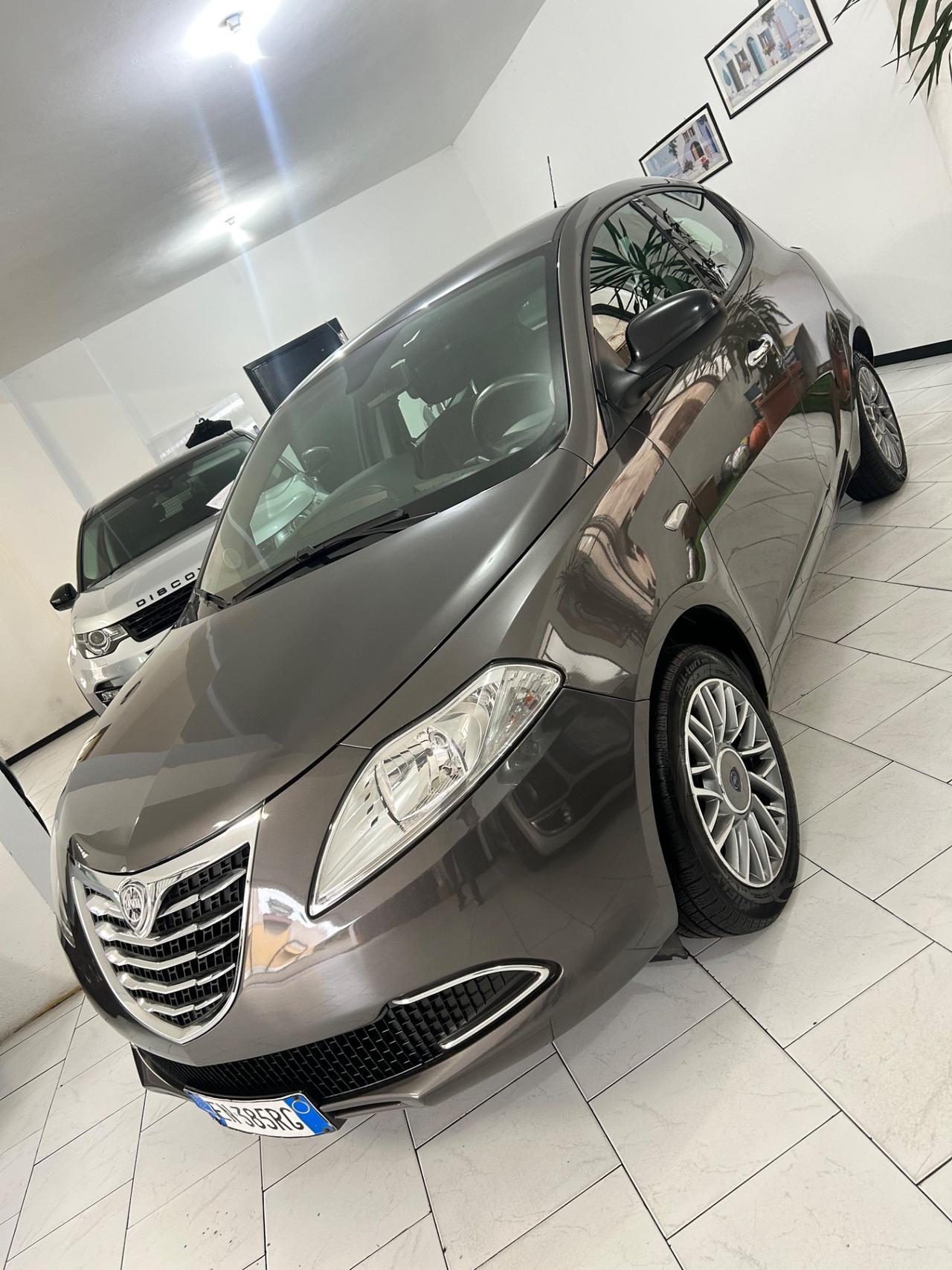 Lancia Ypsilon 1.2 69 CV 5 porte S&S Platinum