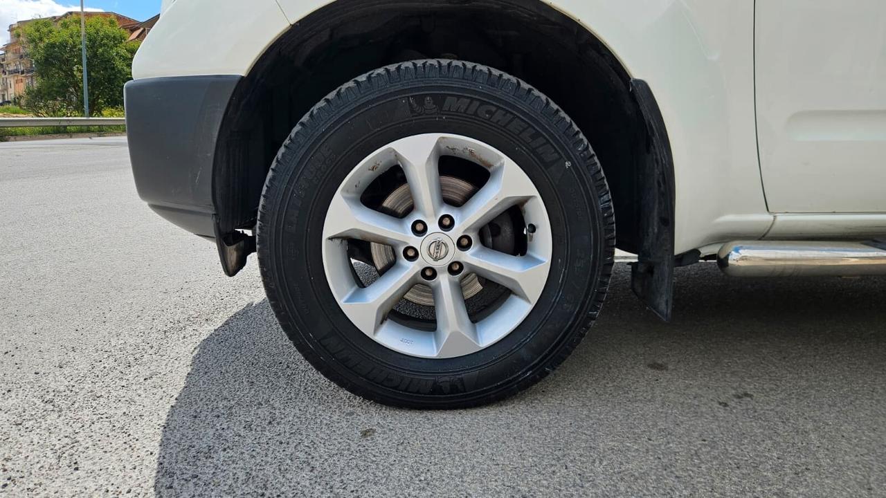Nissan Navara 2.5 dCi 171CV 4 porte Double Cab LE