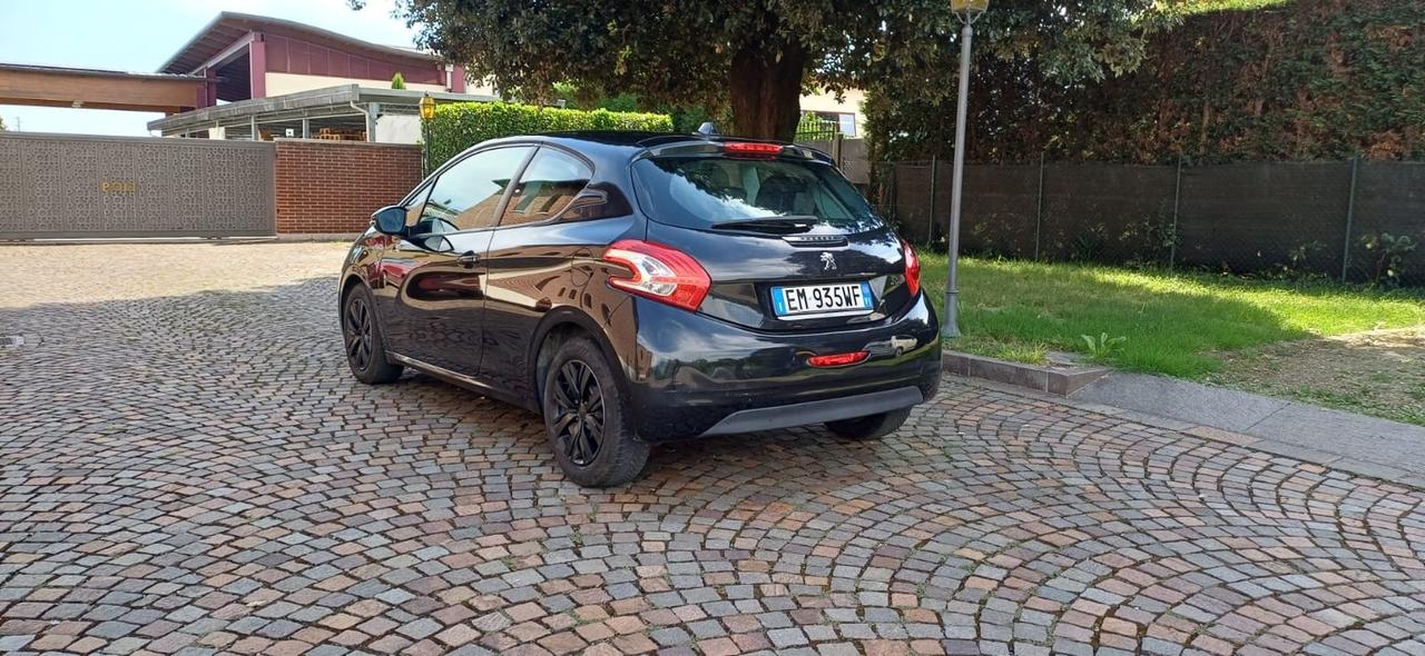 Peugeot 208 1.4 HDi 68 CV 5 porte Access