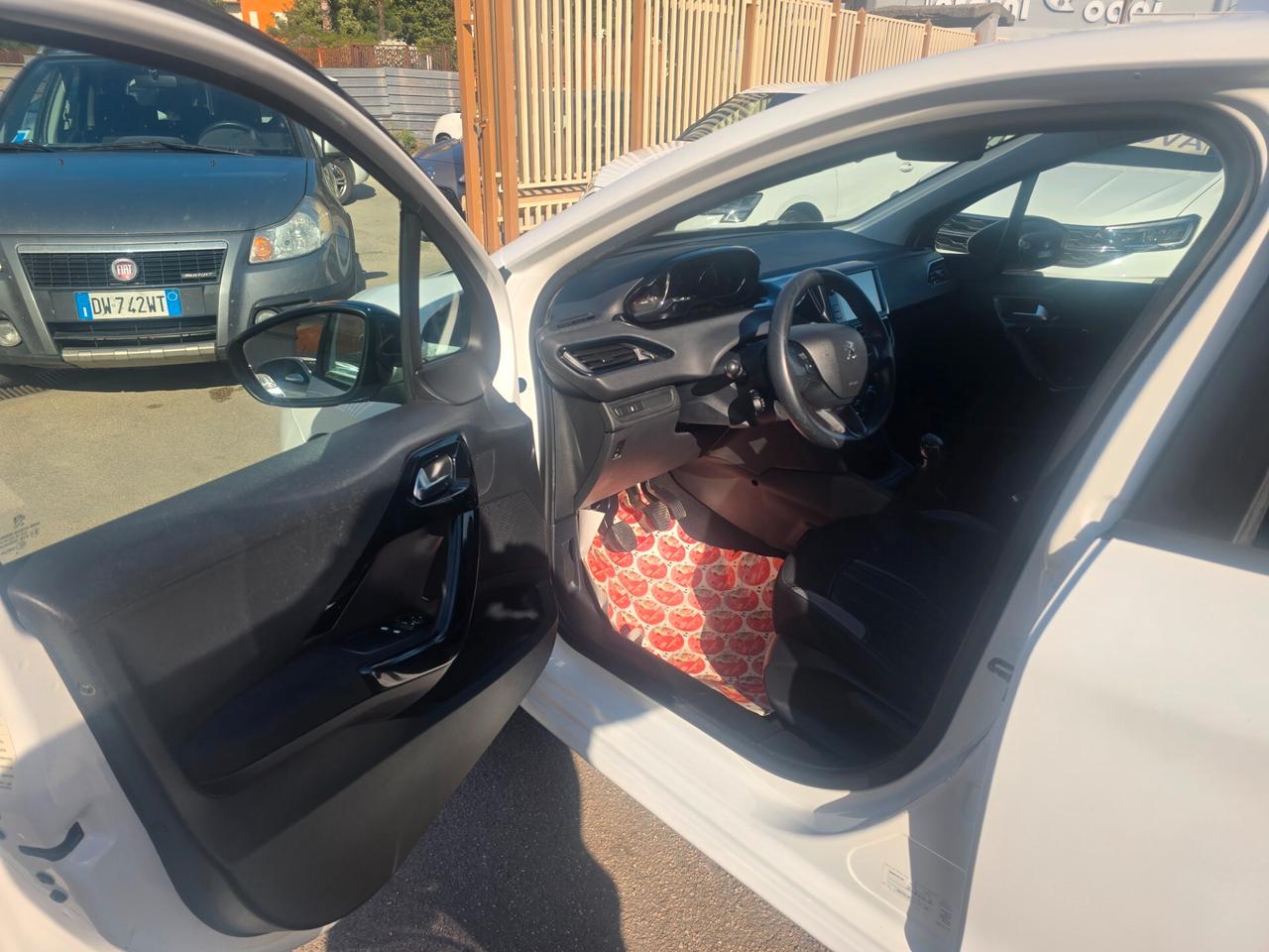 Peugeot 208 1.4 HDi 68 CV 5 porte Allure