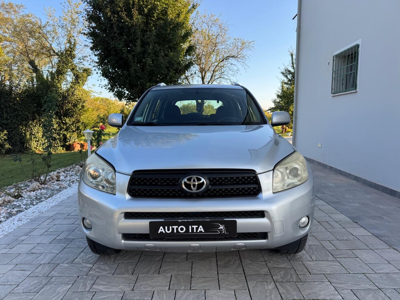 Toyota RAV 4 RAV4 2.2 D-4D 136 CV Luxury OK NEOPATENTATI