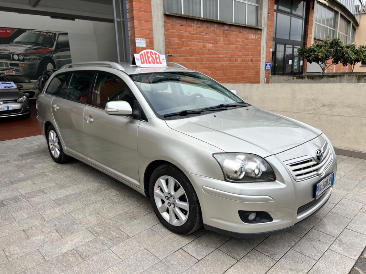 Toyota Avensis 2.0 D-4D 16V Station Wagon