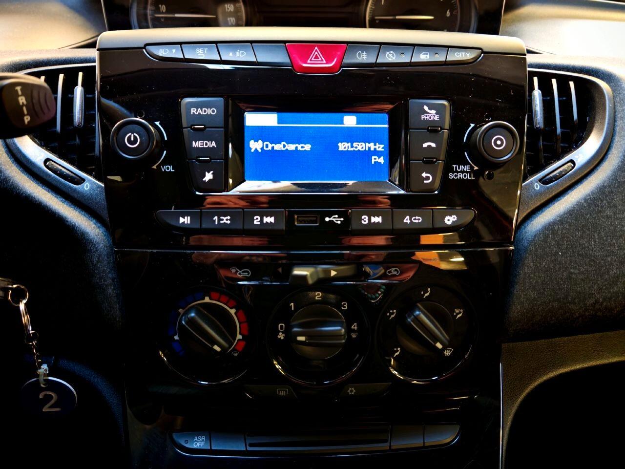 Lancia Ypsilon 1.0 Hybrid Ecochic