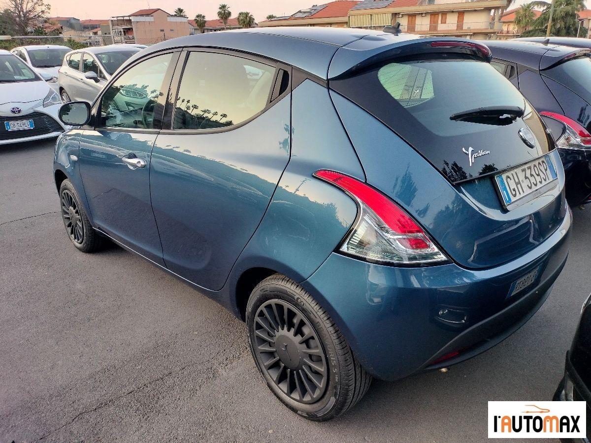 LANCIA - Ypsilon 1.0 firefly hybrid Silver s&s 70cv