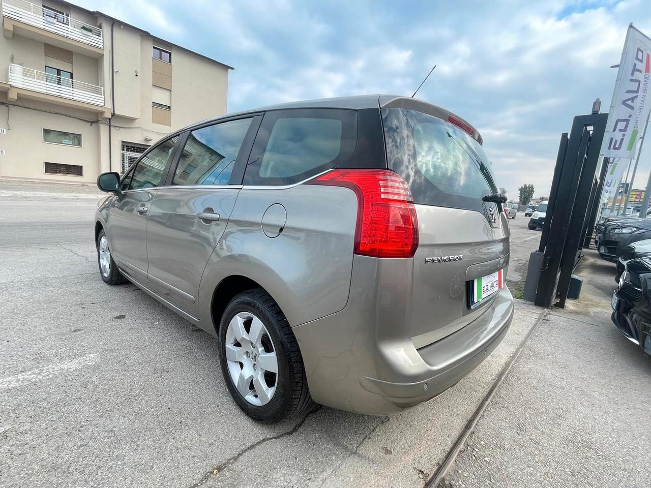 Peugeot 5008 1.6 e-HDi 112CV Stop&Start cambio robotizzato Family