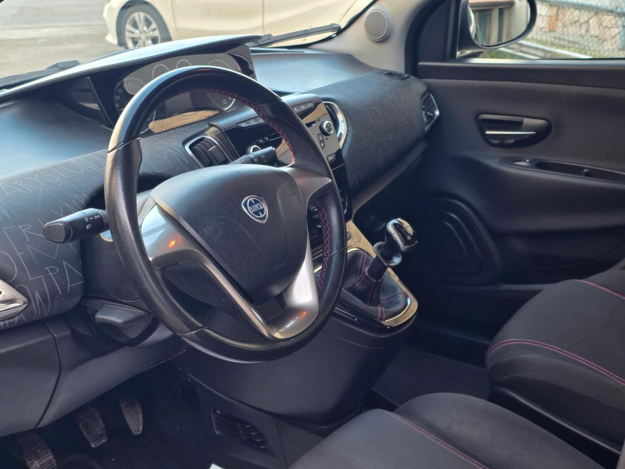 Lancia Ypsilon 0.9 TwinAir 85 CV 5 porte Metano Ecochic Elefantino