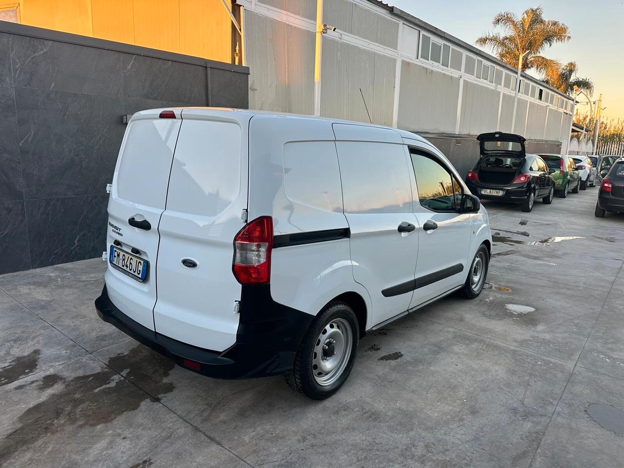 Ford Transit Courier 1.5 TDCi 75CV Van Entry