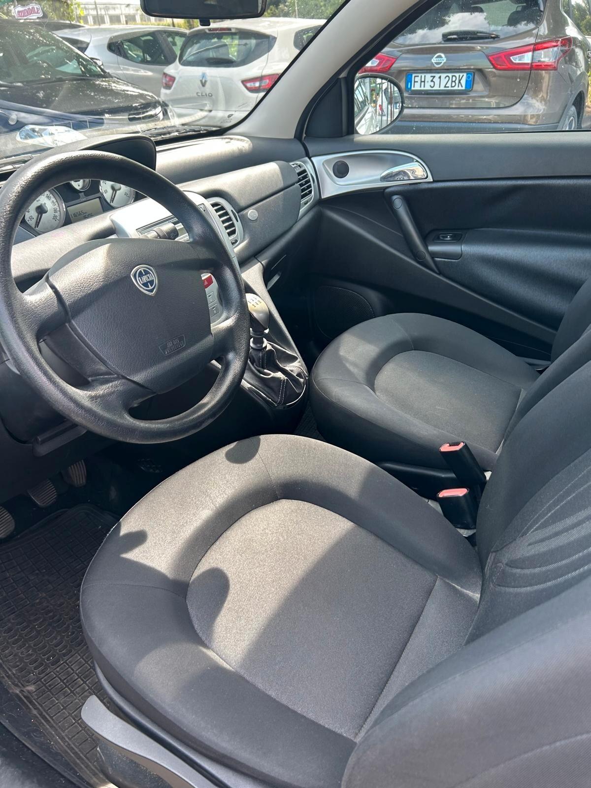Lancia Ypsilon 1.2 Benzina 69 CV Unyca 3 porte ok neo patentati