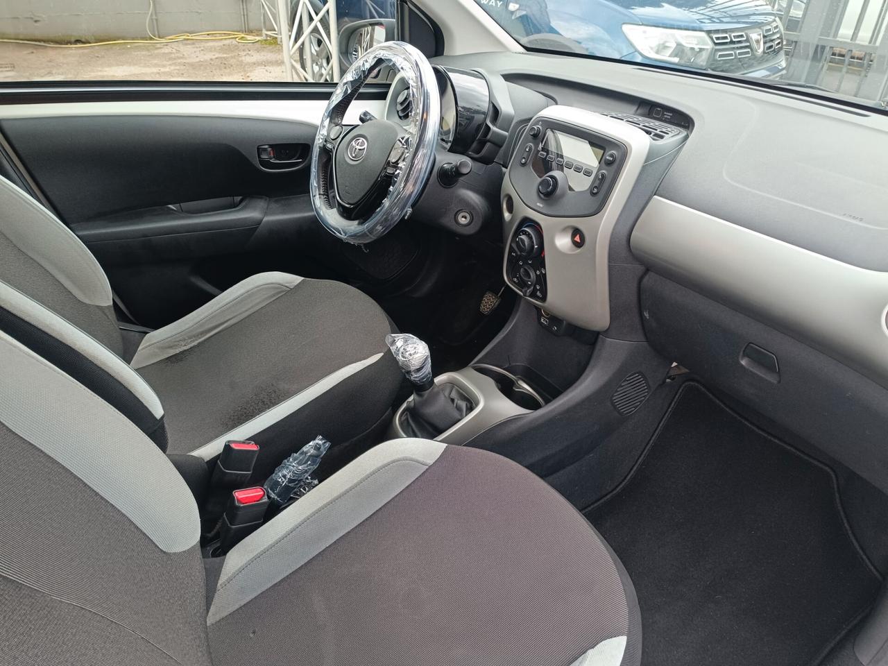 Toyota Aygo 1.0 VVT-i 69 CV 5 porte x-cool