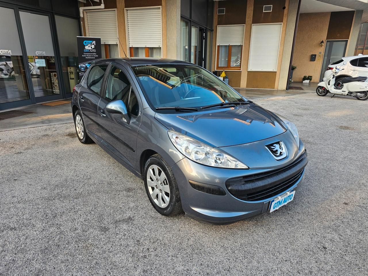 Peugeot 207 1.4 8V 75CV 5p. GPL