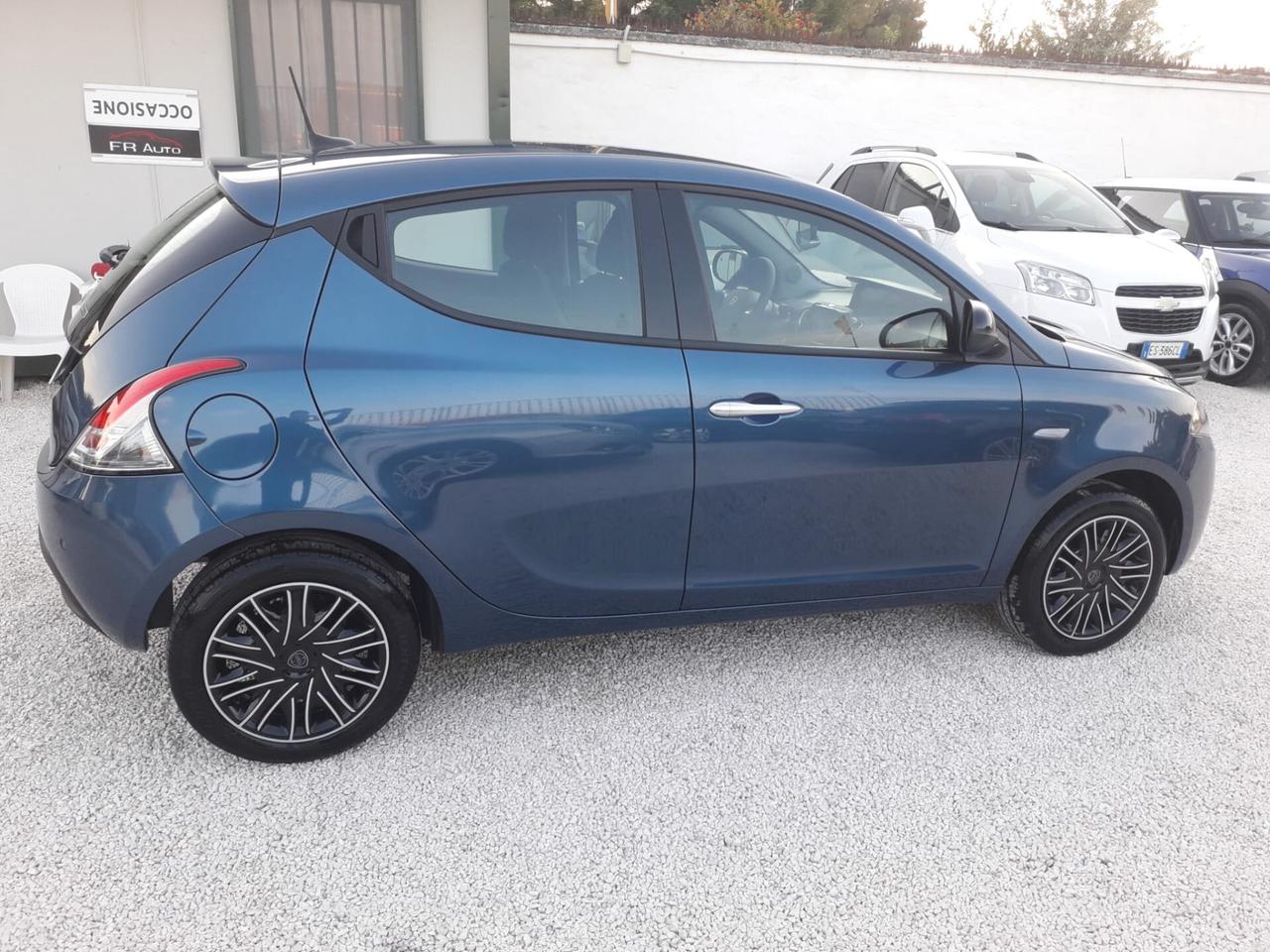 Noleggio Lancia Ypsilon 1.0 Hybrid