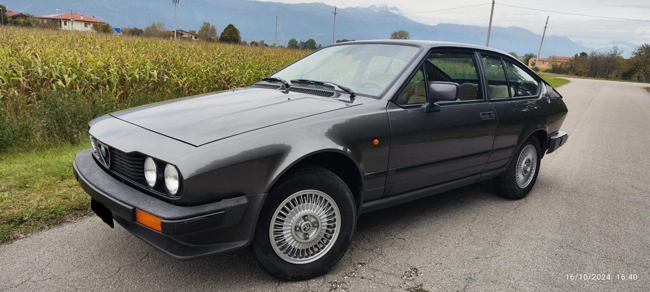 Alfa Romeo Alfetta 2.0 GTV 131CV (28.700KM ORIGINALI)